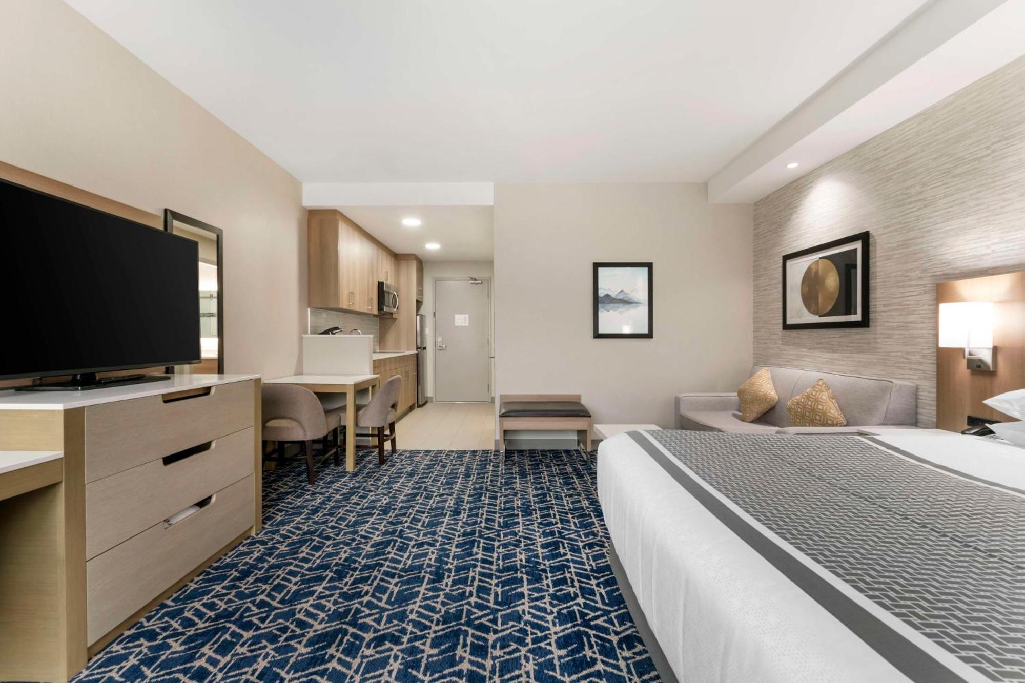 Best Western Premier Route 97 Vernon Exterior photo